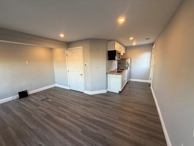 Building Photo - 176 Court St