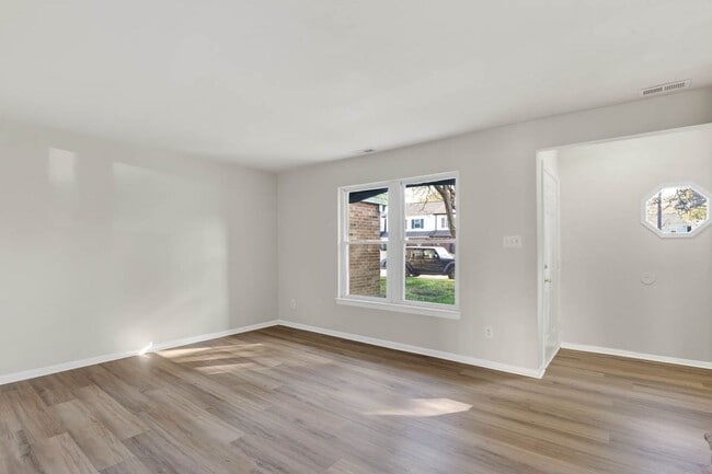 Building Photo - Updated 3BR Home in Virginia Beach with Modern Finishes & Prime Location