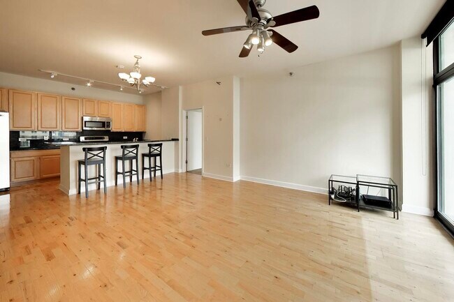 Building Photo - 1322 S Prairie Ave