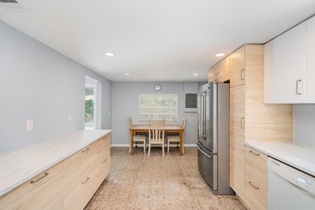 Building Photo - 2255 Fatzler Rd
