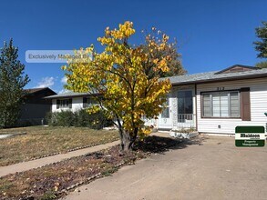 Building Photo - Available Now! Main Level Living, Close to...