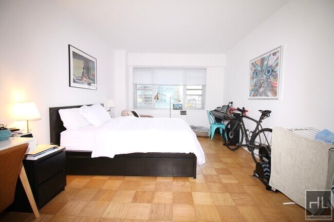 Building Photo - East 64th Street