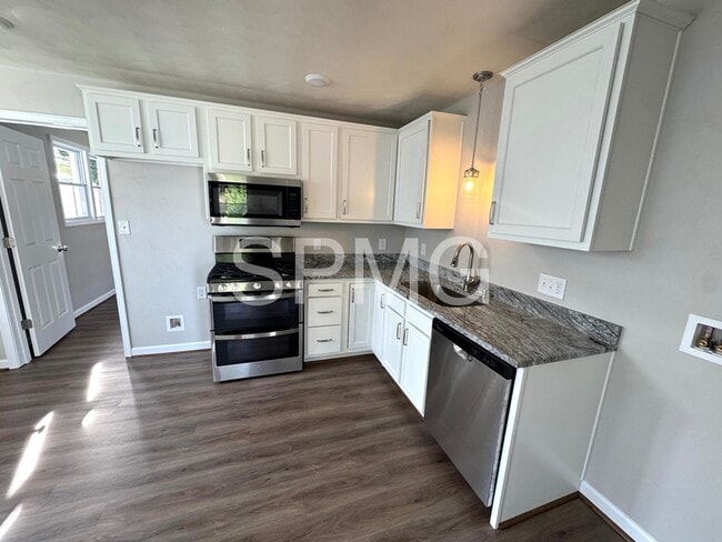 Building Photo - 1016 26th St SW