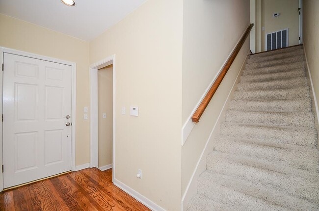 Building Photo - 2022 Fairview St