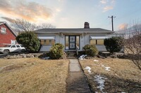 Building Photo - 3 Bedroom Ranch Westside