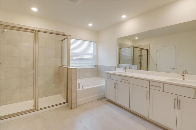 Building Photo - 5212 SW 40th Cir