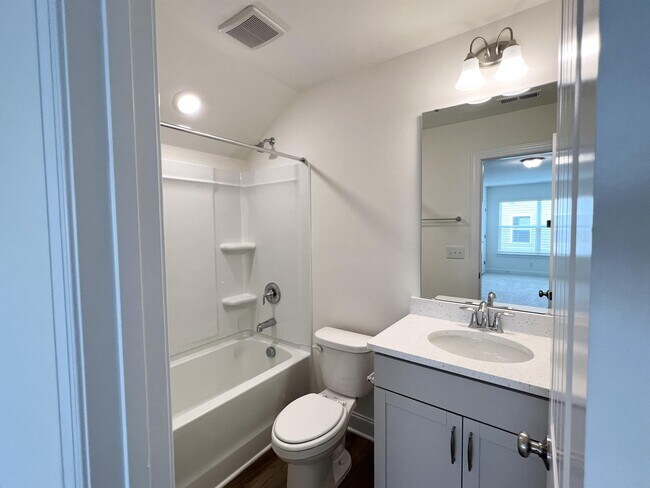 Building Photo - 324 Highview Dr