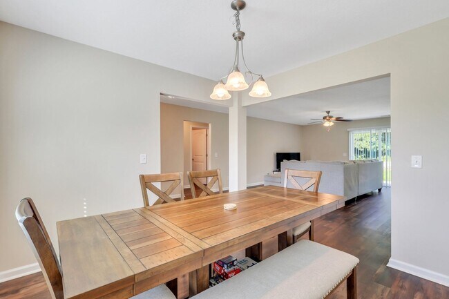 Building Photo - AVAILABLE MID-APRIL 2026! (Pet Friendly)