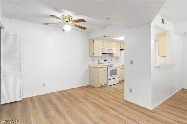 Building Photo - 2ND FLOOR CONDO IN GATED COMMUNITY