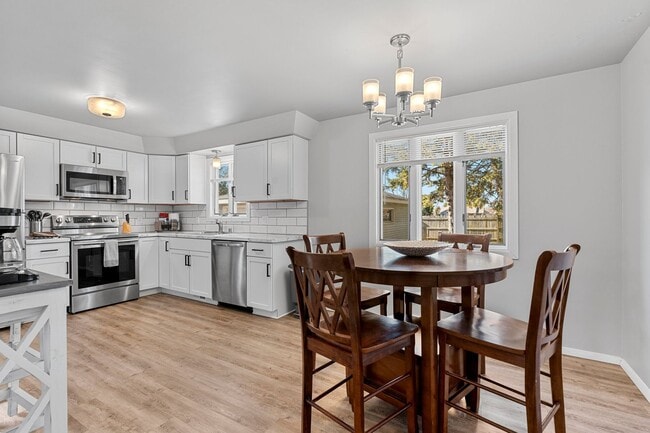 Building Photo - 3 BR 1.5 BA ranch house w/ large garage