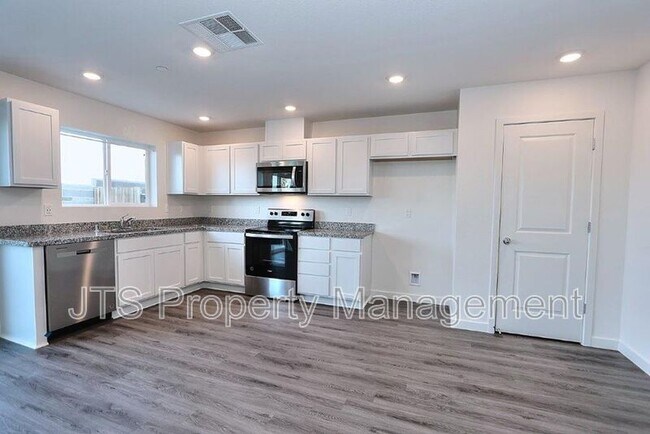 Building Photo - 2097 Shady Tree Cir