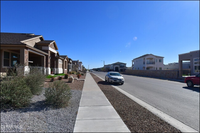 Building Photo - 2712 Sammy Cervantes St