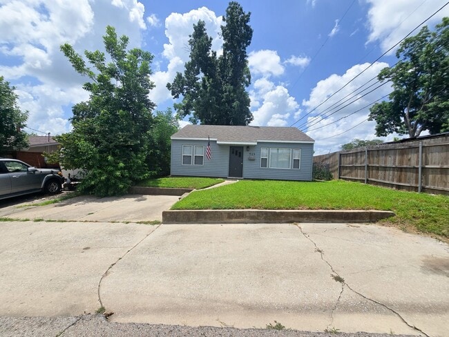 Building Photo - 2 Bedroom 1 Bath Home in Shawnee