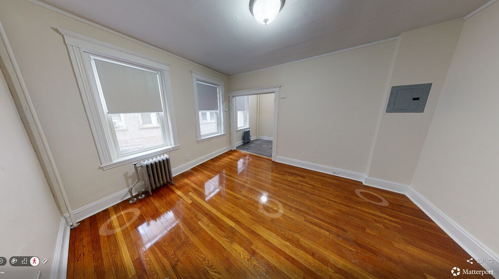 Building Photo - 425 Park Dr