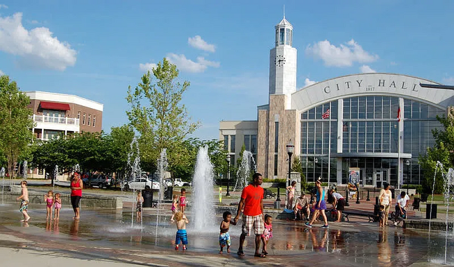 Steps away from lots of restaurants and happenings, and entrance to the Suwanee greenway entrance. - 3968 Boston Common St