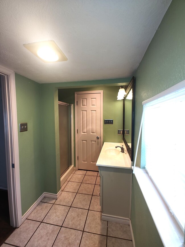 Building Photo - 65 Hooks Rd