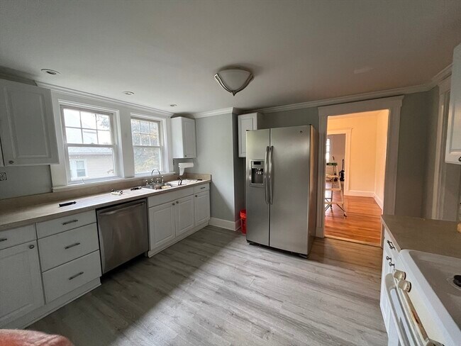 Building Photo - 38 Olcott St