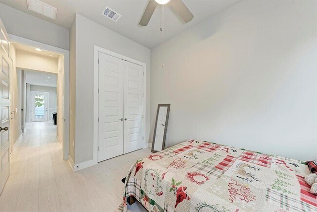 Building Photo - 3108 E 51st St