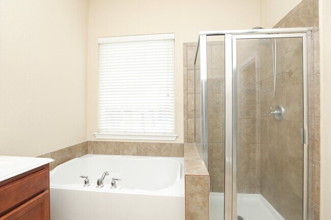 Building Photo - 11023 Heartland Grove Dr