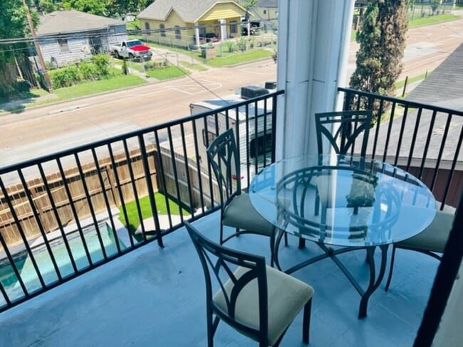 Building Photo - 1518 Tarley St