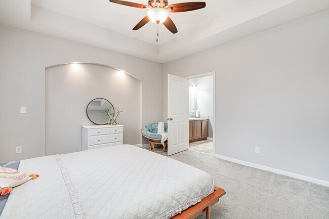 Building Photo - 9077 Polaris Lakes Dr