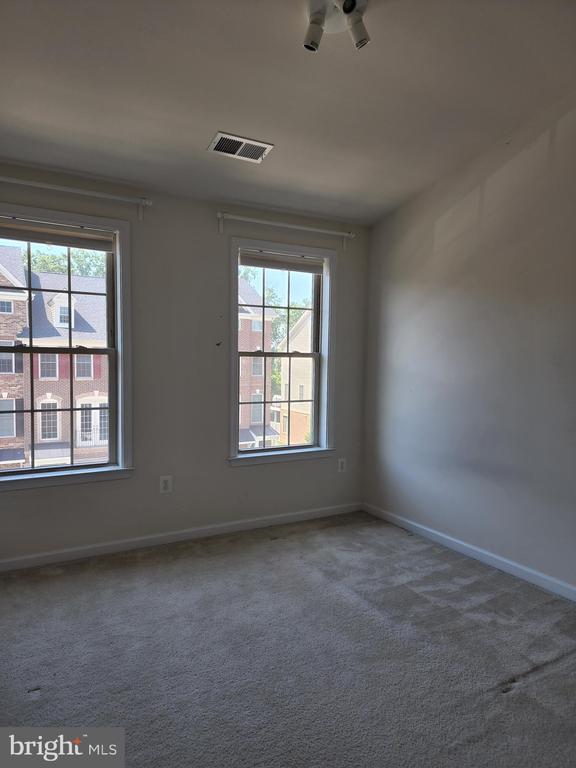 Building Photo - 25020 Cambridge Hl Ter