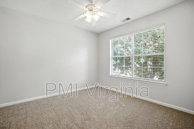 Building Photo - 312 Hickory Hinge Way