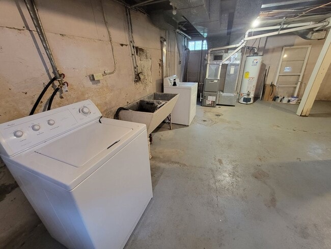 Building Photo - AVAILABLE JUNE - 3 BED 1 BATH NEAR CAMPUS