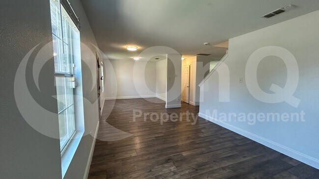 Building Photo - 905 Cedar Creek Dr