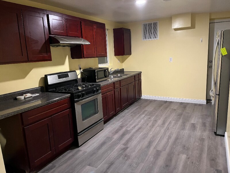 Building Photo - 1639 W 38th Pl