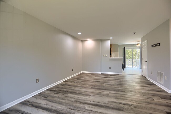 Building Photo - 618 Milford Ct