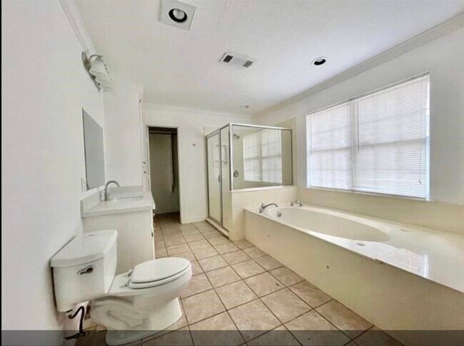 Building Photo - 8745 Kimberly Dr