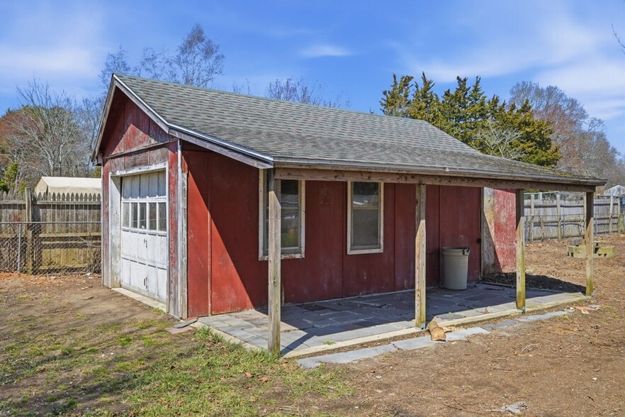 Building Photo - 106 Midway Oval