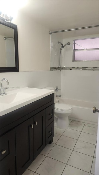 Building Photo - 13707 SW Kendale Lakes Cir