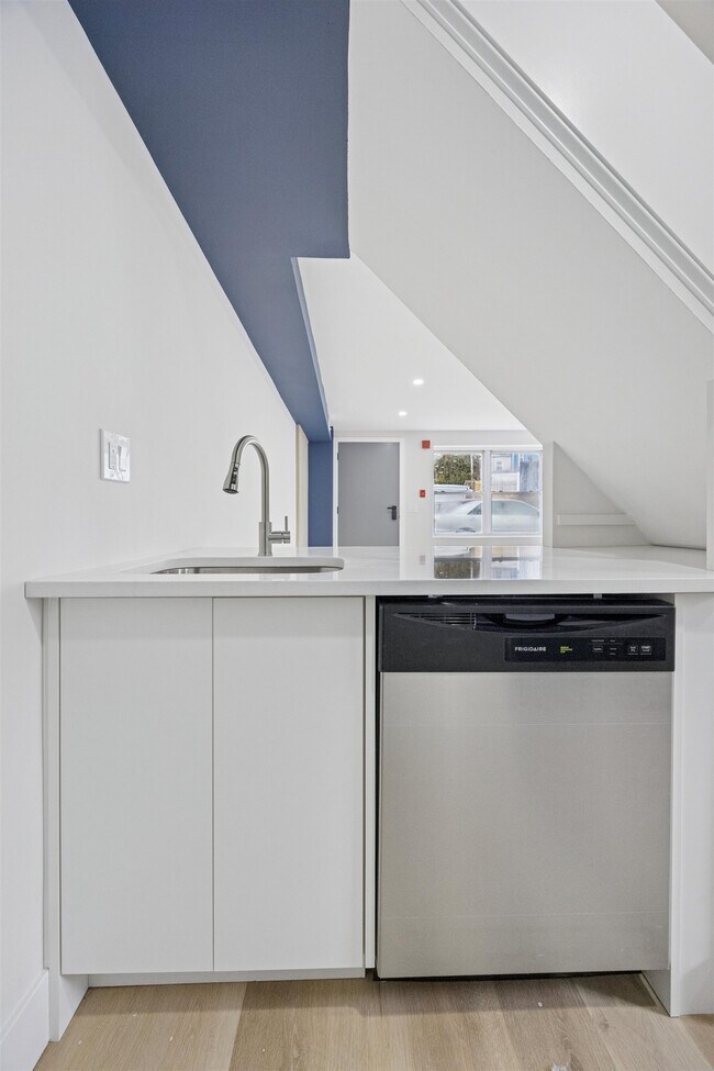 Building Photo - 4522 Baker St