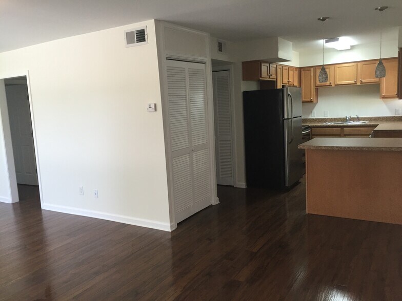 Building Photo - 3831 W End Ave