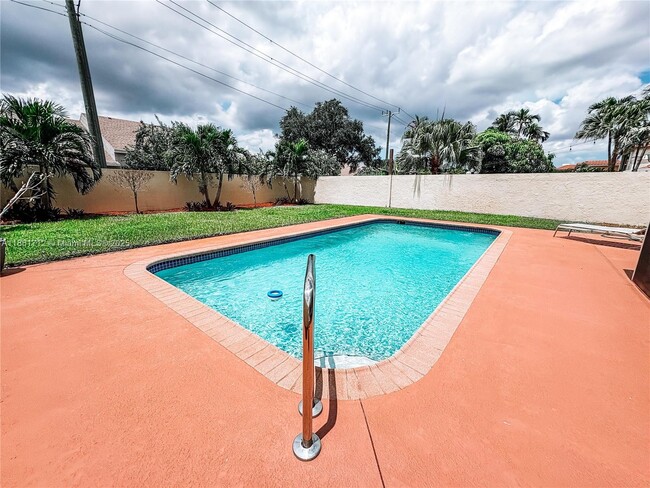Building Photo - 9080 Villa Portofino Cir