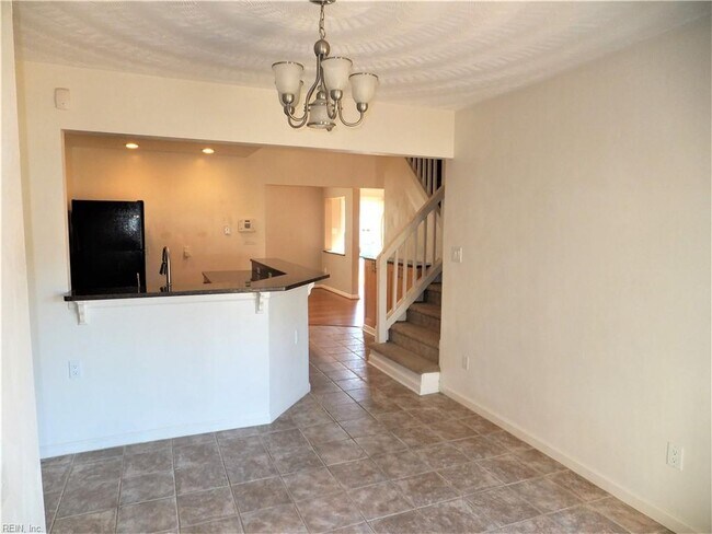 Building Photo - 4420 Clyde St