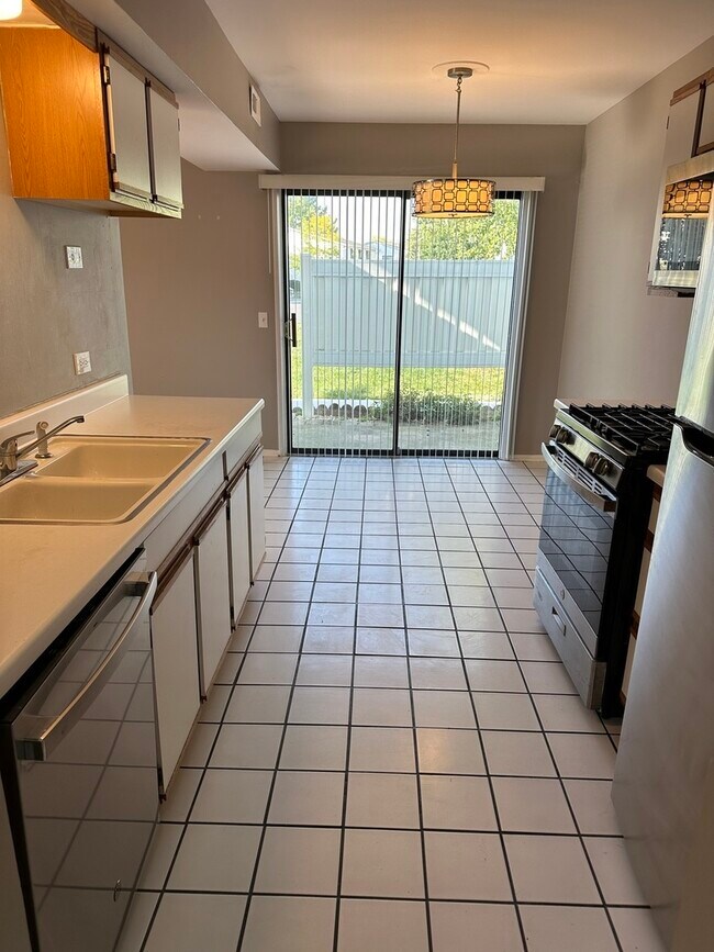 Building Photo - 710 Whitesail Dr