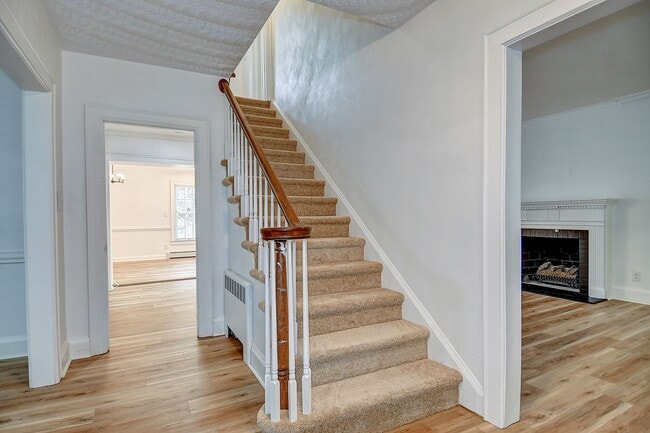 Building Photo - FOR RENT- PORTSMOUTH!
