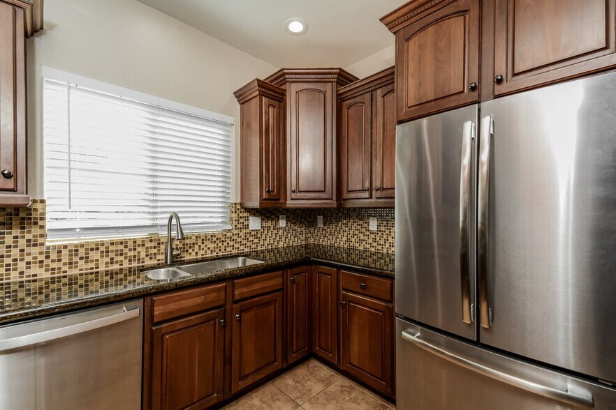 Building Photo - 14208 W Country Gables Dr