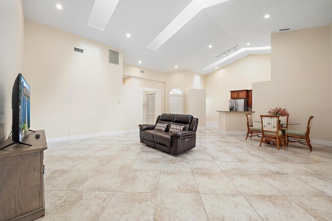 Building Photo - 1802 Rosewood Way