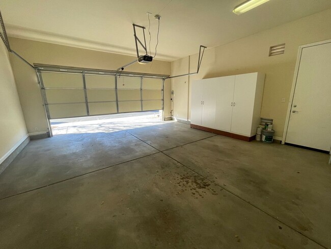Building Photo - Apple Valley-Del Web Home, 2 Bedrooms,2 Ba...