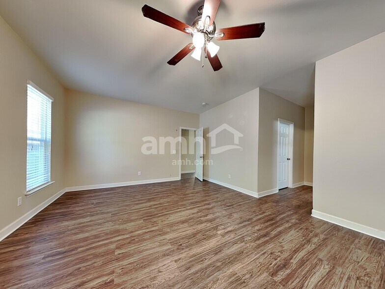 Building Photo - 24 Chapel Lk N