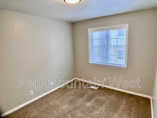 Building Photo - 567 N 200 E