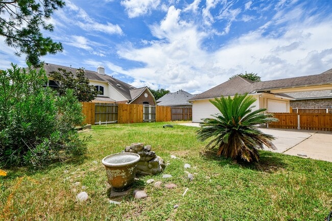 Building Photo - 12823 Dadebrook Ct