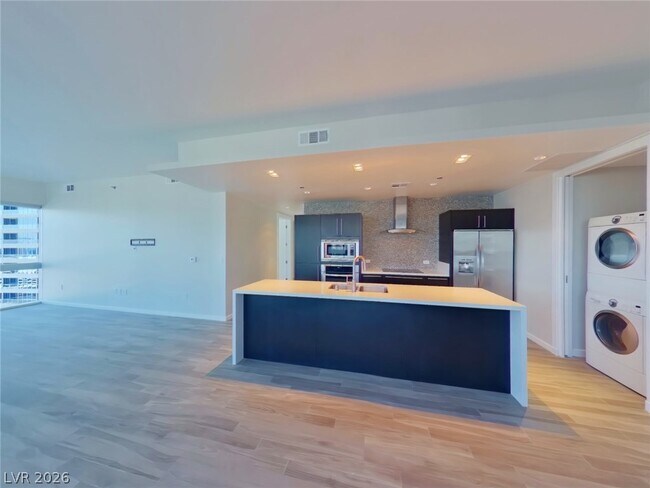 Building Photo - 4471 Dean Martin Dr