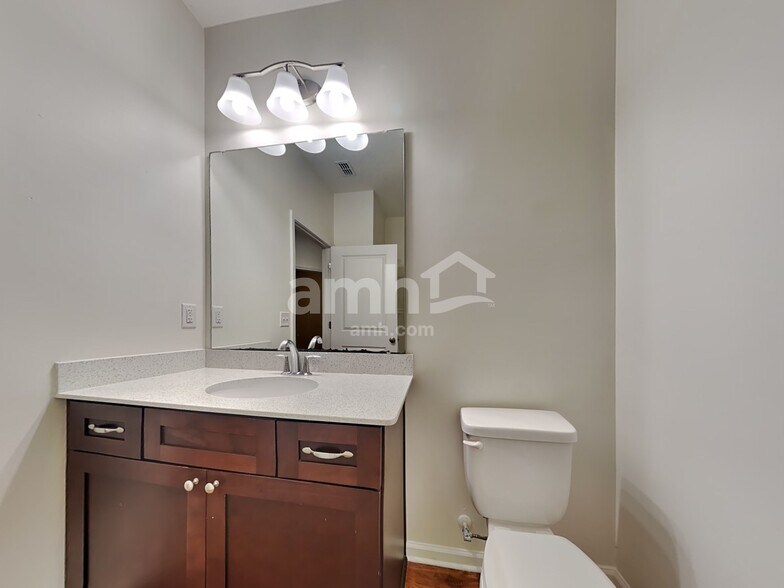 Building Photo - 9313 English Ivy Ct