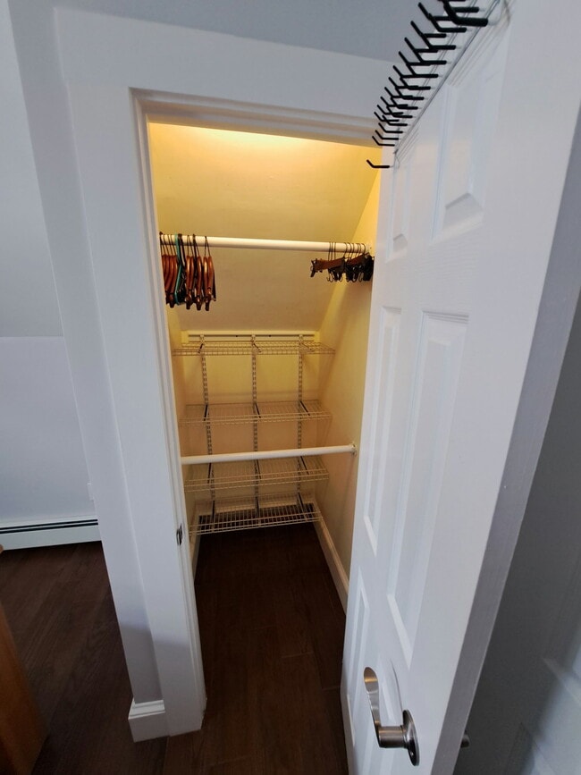 Building Photo - 14 Roy St