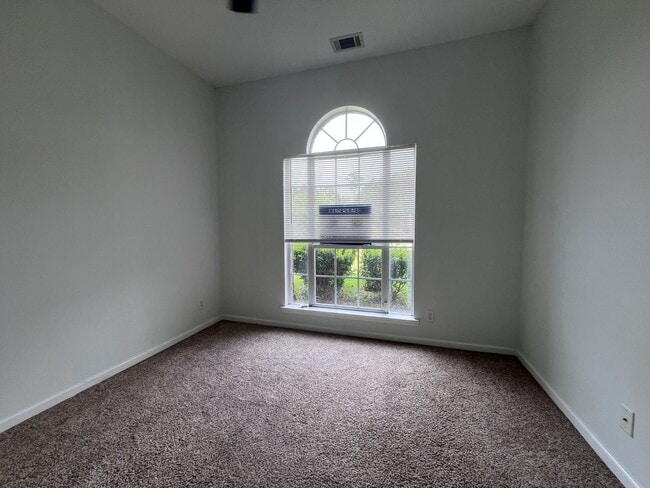 Building Photo - 3 bedroom 2 bath house in Berwick